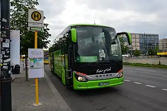 Setra S 516 HD à Berlin Alexanderplatz, en Allemagne.