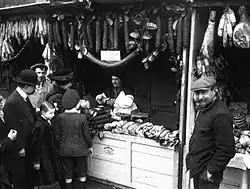 1914, boulevard Richard-Lenoir.