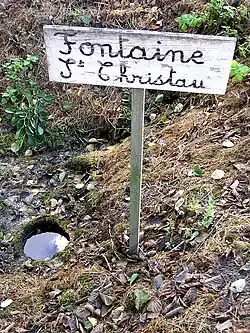 Fontaine Saint-Christau a la réputation de guérir l'eczéma et les maladies de peau.