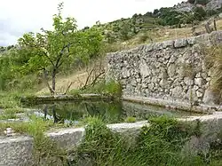 Fontane-lavoir des Ferrages, réservée aux malages.