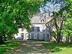 Le château de Fontaine (façade est).