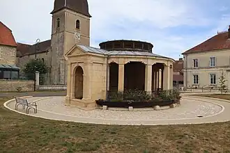 Fontaine-lavoir.