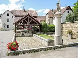 Fontaine-lavoir.
