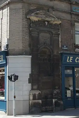 Au 108, la Fontaine des Carmes,