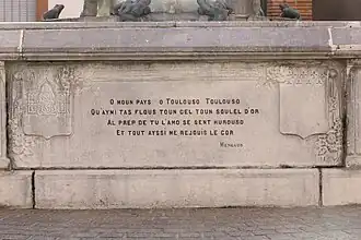 O moun pays, O Touloso Touloso/ on aymí tas flous toun cel toun soulel d'or/ Al prep de tu l'amo se sent hurouso : / et tout ayssí me rejouis le cor.// Mengaud.