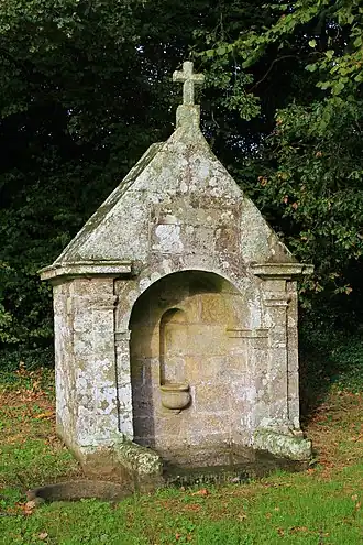 La fontaine Saint-Clair : vue d'ensemble.