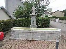 La fontaine de la Vierge.