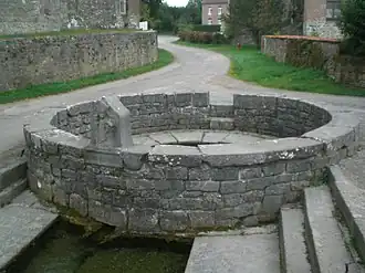 La fontaine Saint-Éloi.