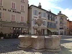 Fontaine place de la mairie.