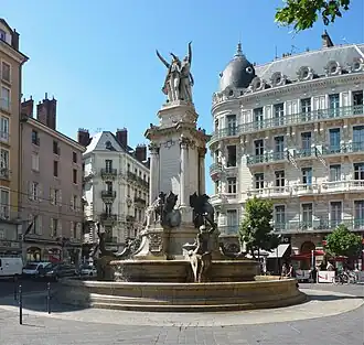 La Fontaine des trois ordres (1897),Grenoble, place Notre-Dame.