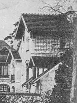 Villa vue depuis l'actuelle place Milosz, croisement des rues Carnot et Casimir-Périer, photographiée au tournant du XXe&nbsp;siècle.