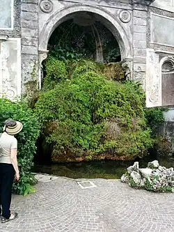 Fontana del Teatro.