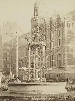 La fontaine en 1883 sur la Museumplein à Amsterdam