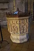 Les fonts baptismaux du XVe&nbsp;siècle.