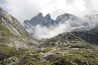 Vue de la Forcanada depuis l'étang du col du Toro.