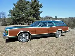 1977-only Ford LTD II Squire break