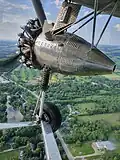 Détail d'un Ford Trimotor en vol.