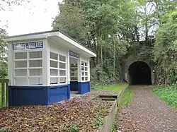 Le point d'arrêt et le tunnel.