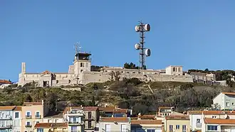 Fort Richelieu et son émetteur-relais de télécommunications.