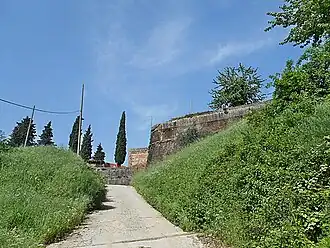 Route principale d'accès.