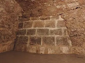 Vestige souterrain des fondations d'une ancienne tour importante de la châtellenie.