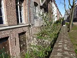 Fossés rue de Weppes (rive gauche de l'ancien canal)