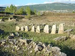 Partie d'enclos mortuaire.