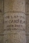 Inscription commémorant la pose de la première pierre.
