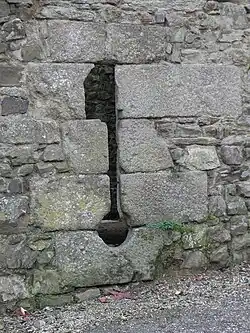 Archère-canonnière du mur nord.