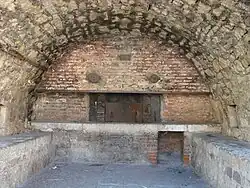 Vue d'un four banal voûté.