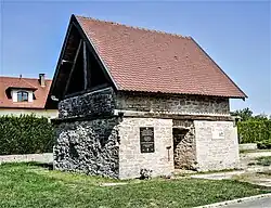 Ancien four à briques et à tuiles restauré.