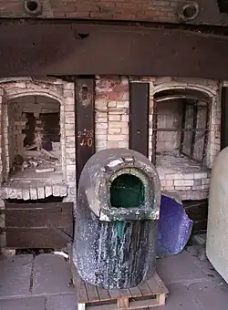 Christallerie. Four à recuire et pot réfractaire