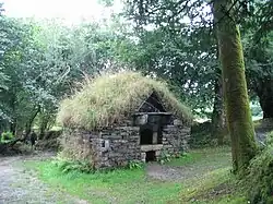 Le four à pain dans le parc de la maison Cornec.