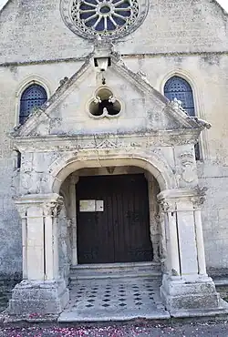 Le portail principal.