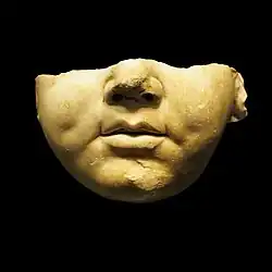 Fragment de statue de Cupidon, marbre, IVe&nbsp;siècle&nbsp;av. J.-C.