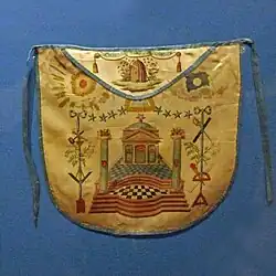 Tablier maçonnique avec les colonnes Jakin et Boaz.