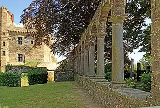 Vestiges de la galerie ouest.