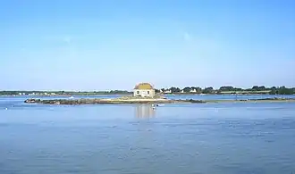 Vue de Nichtarguér depuis le pont menant à l'île de Saint-Cado.