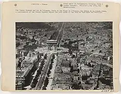 L'hotal Astoria, surmonté de ses deux bulbes (1947).