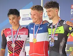 Podium de la course en ligne Élites amateurs.