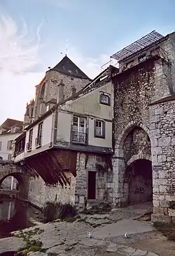 Les fortifications côté Loing.