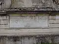 Plaque rappelant le transfert de Paris à Saint-Cloud en 1900.