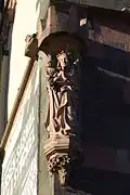 Madonne à l'angle, sculptée à l'identique de celle détruite.
