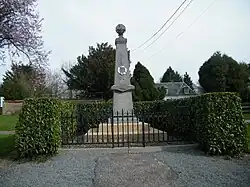 Le monument aux morts pour la patrie.