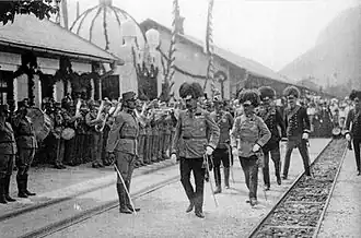 L'archiduc François-Ferdinand d'Autriche à la gare de Mostar le 25 juin 1914, la veille de son assassinat à Sarajevo