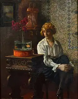 Jeune femme observant un aquarium, début du XXe&nbsp;siècle.