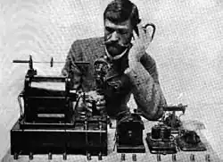 Frederick Collins, inventeur du dispositif de radiotéléphonie sans fil.