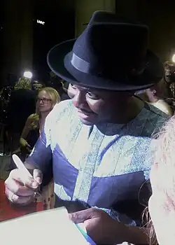 Babou Ceesay&nbsp;(en) interprète Martin