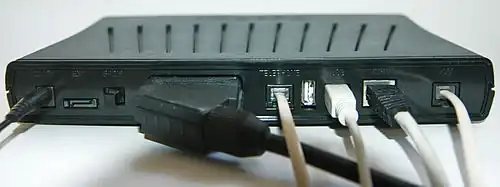 Face arrière de la Freebox V4.