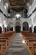 Vue de l'intérieur avec l'orgue de tribune.